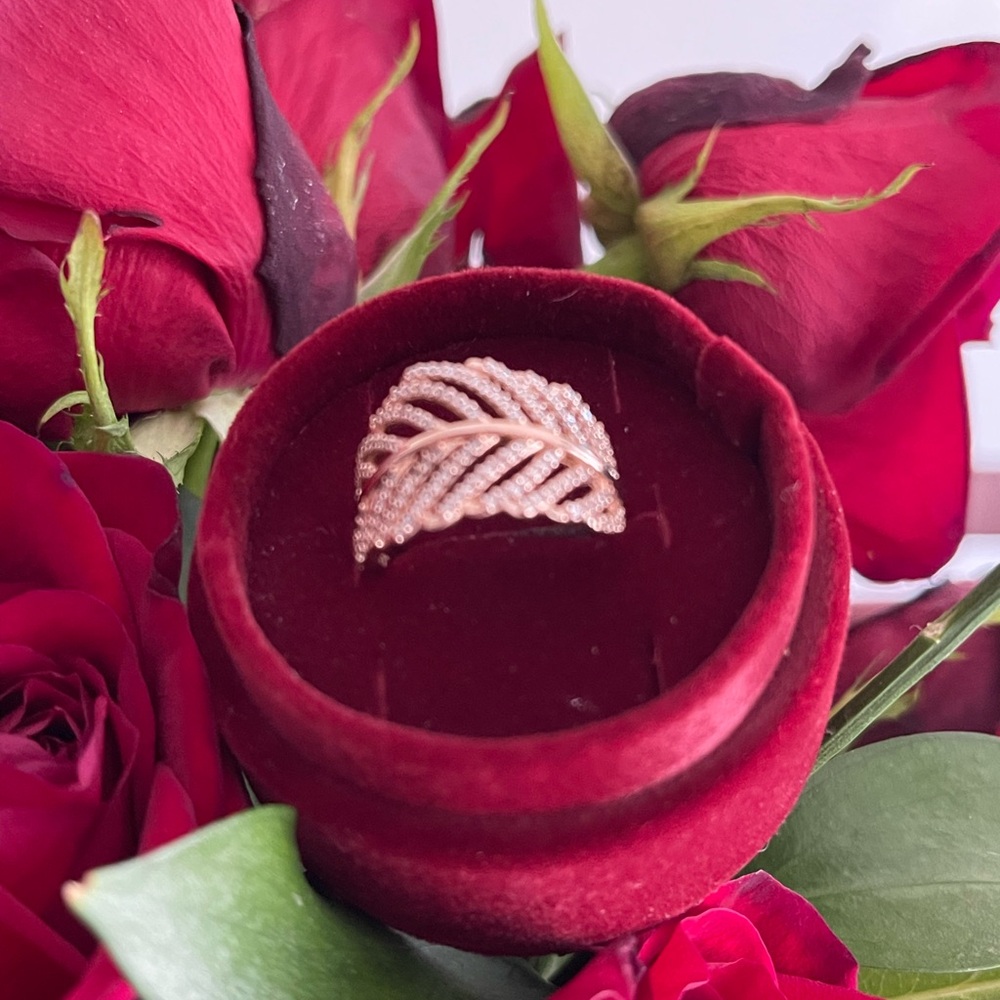 BNIB-π―% Authentic Pandora Shimmering Feather Ring size 6 (52)